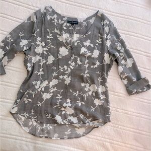Gray White Floral Womens SZ L Top Blouse Low V Neck Sleeves‍‍‍‍‍‍